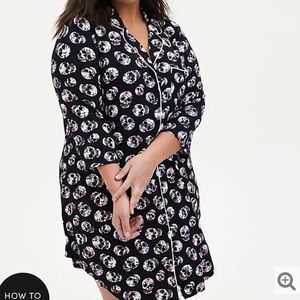 Torrid Black Distressed Skulls Button Up Gown, Super Soft Sleep Coll, Size 1X